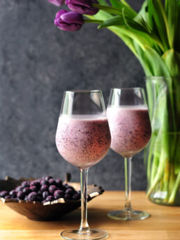 When blueberry meets vanilla ice cream, it’s good. When blueberry meets vanilla ice cream and crisp white wine, it’s even better. Spoil yourself with this fun blueberry cream wine slush in the holiday or anytime you like because it takes pretty much no time to make.