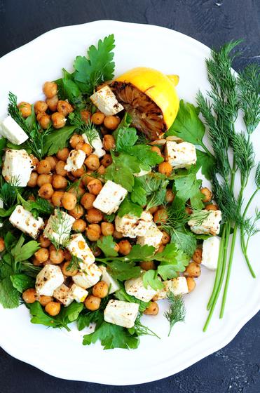 Garlic And Herb Vinaigrette Dressing - The Wholesome Dish