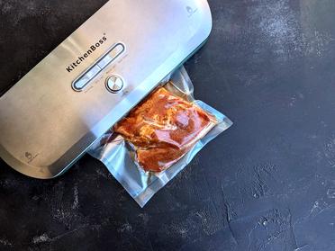 https://www.streetsmartkitchen.com/wp-content/uploads/How-to-Sous-Vide-Baby-Back-Ribs-Step-2-Vacuum-Seal.jpg?ezimgfmt=rs:372x279/rscb1/ngcb1/notWebP