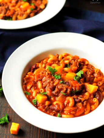 Love mac and cheese? This one-pot chili mac recipe can totally satisfy you. It's an exciting meal with a healthy spin that’s designed for busy weeknights.